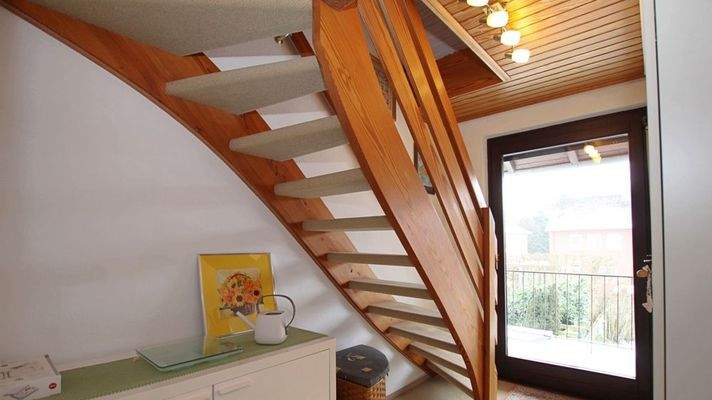 Flur II /Treppe ins Dachgeschoss