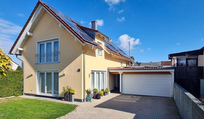 Haus - Carport geschlossen