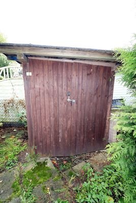 Holzschuppen im Garten-.JPG