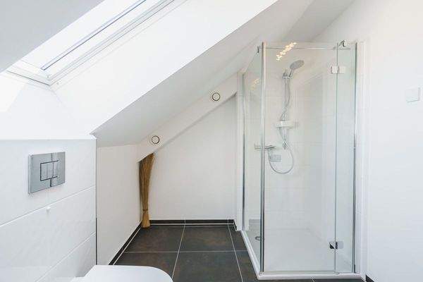 Großzügiges Duschbad im Obergeschoss