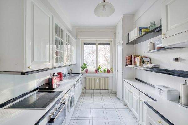 Klassische, voll ausgestattete Küche