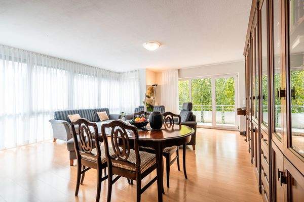 Großzügiger Wohn- und Essbereich mit