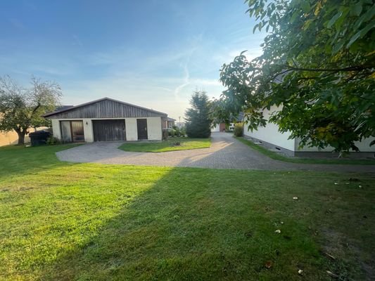 Garten mit Garage.JPG