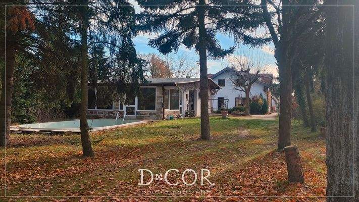 Blick von Norden auf das Anwesen