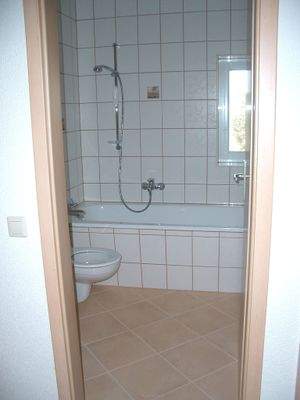 Oststr. 9 Bad Wohnung 4.jpg