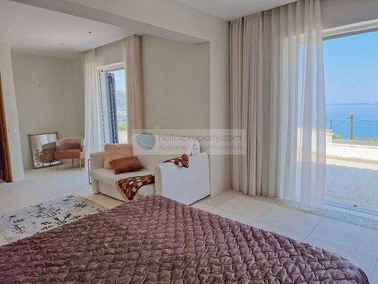 e39b70b74ae2425d8263b3694fbf9dd4-original