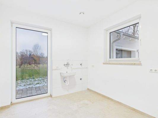 Hauswirtschaftsraum mit direktem Gartenzugang