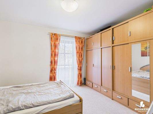 mit Zugang zum Balkon