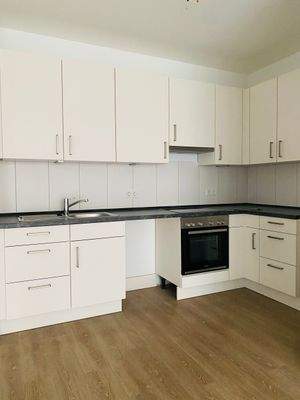 Moderne Küche mit Geräten