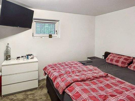 Zimmer im Untergeschoss