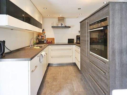Mit schicker Einbauküche