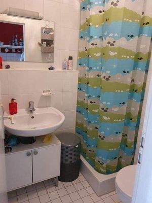 Badezimmer mit Dusche