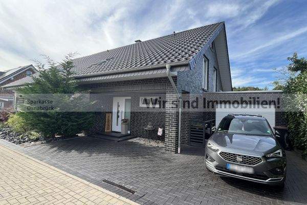 Hauseingang mit Garage