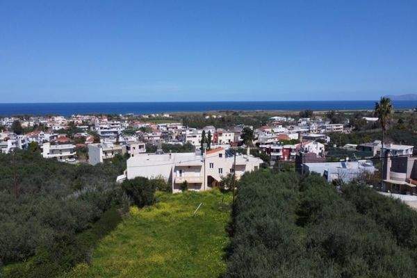 Kreta, Tavronitis: Erstklassiges Grundstück in der Nähe des Strandes zu verkaufen