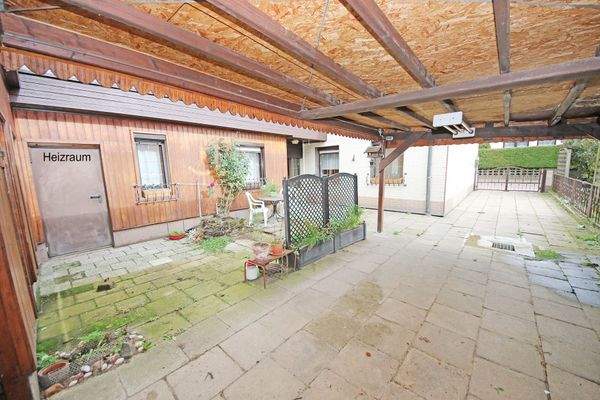 Zufahrt und Innenhof