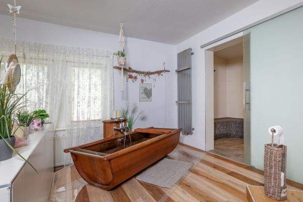 Bad große EG Wohnung