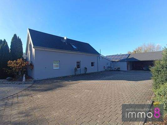 große breite Einfahrt