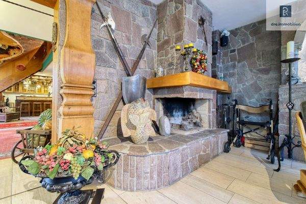 Hinterer Wohnbereich mit Kamin