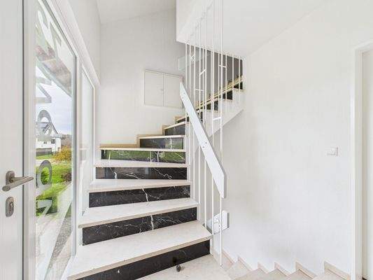 Treppenaufgang_zum_Dachgeschoss