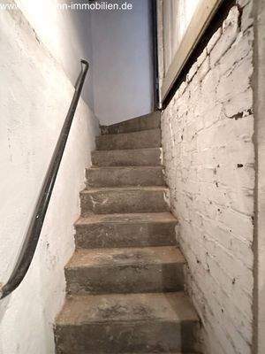 KG/MFH - Kellertreppe (Flur 1)