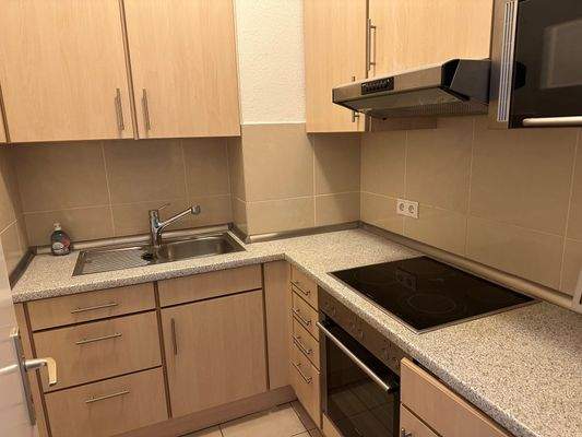 Küche mit Herd u. Spüle.jpeg