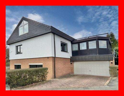 Hausansicht mit Garage