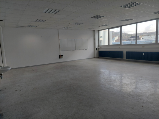 Werkstatt mit Büro und Lagerbereich