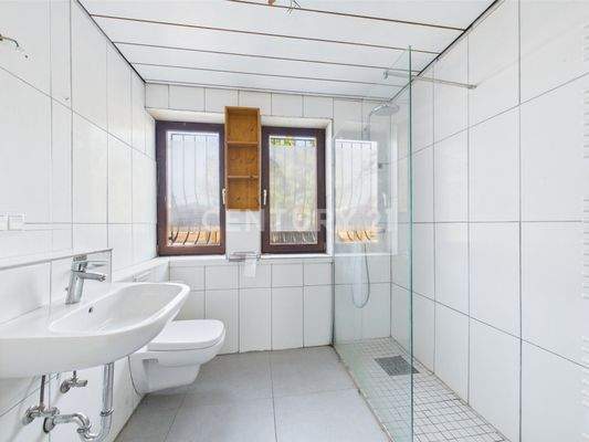 Badezimmer im Erdgeschoss