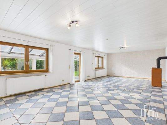 CAM02839G0-PR0332-STILL011