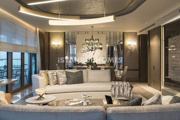 Seafront Flats in a Complex with Pool in Zeytinburnu Istanbul