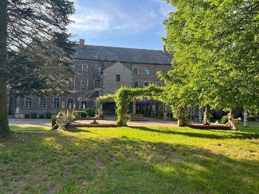 Mittelbau mit Orangerie