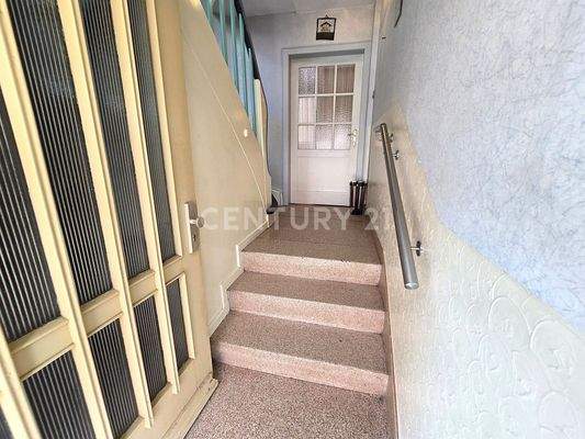 Flur - Treppenhaus im Erdgeschoss 