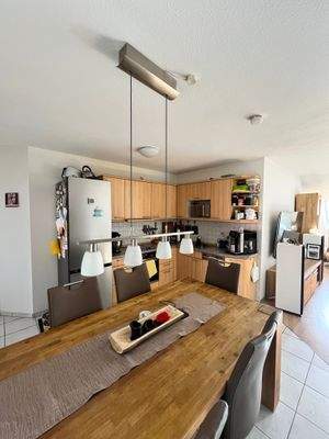 Eßbereich und offene Küche.JPG