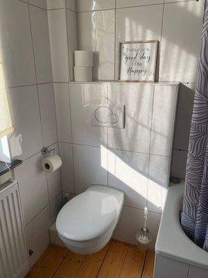 Bad mit WC und Fenster