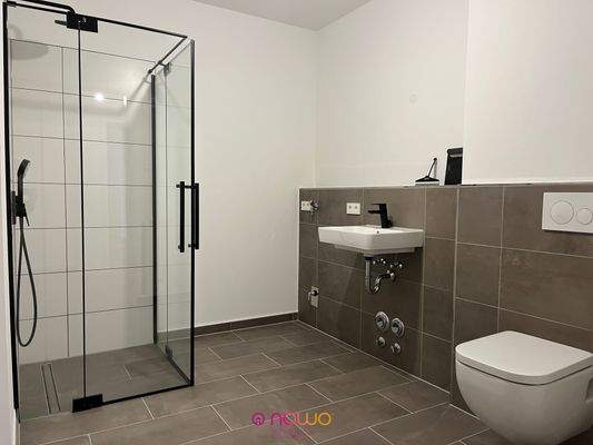 Geräumig oder? Das Badezimmer