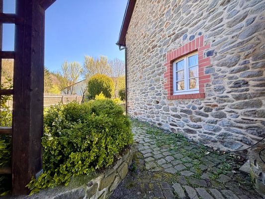 Seitenweg zum Garten