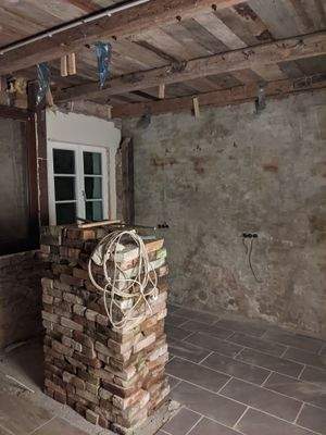 Teilüberdachter Innenhof