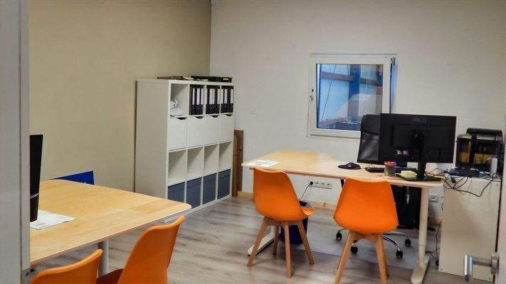 Bürofläche kleine Halle