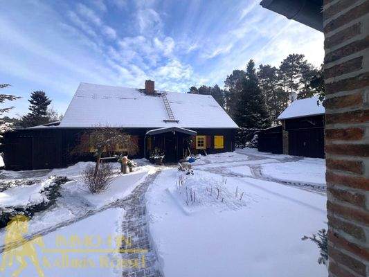 Blick von der Scheune auf das Wohnhaus (O)