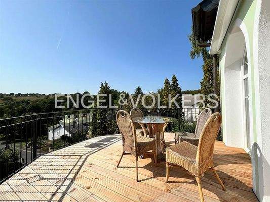 großzügige Terrasse