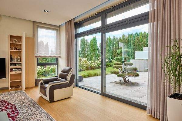 Wohnzimmer & direkter Zugang auf die Terrasse