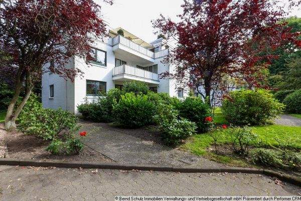 35 Hausansicht mit Balkon