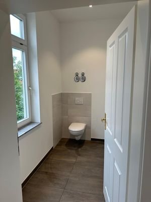 Gästetoilette mit Waschmaschinenanschluss.jpg