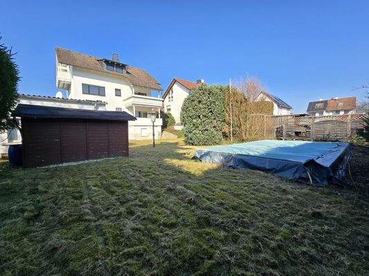 Garten mit Schwimmbad