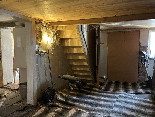 EG - Vorraum Ausbaufläche mit Aufgang OG