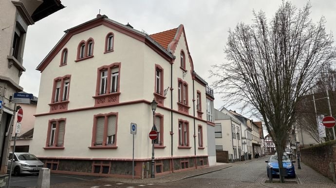 Erstbezug nach Sanierung: exklusive 4-Zimmer-Wohnung mit Terasse in Seligenstadt