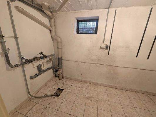 Keller-Waschküche PXL_20251030_150355161.NIGHTb.jp