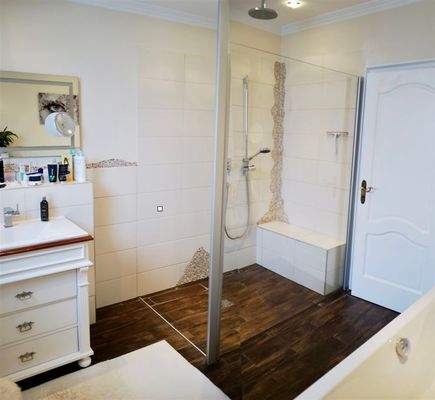 Bad im Schlaftrakt EG