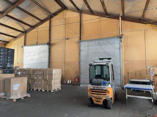 Rolltore am Westgiebel