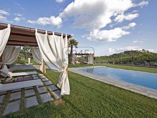 12 Hektar grosser Landsitz mit Panoramaausblick, Pool in Val di Chiana